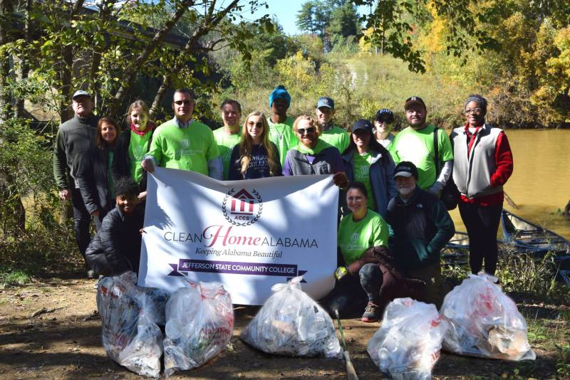 CleanHomeAL Group Photo with 5 Bags Collected 1